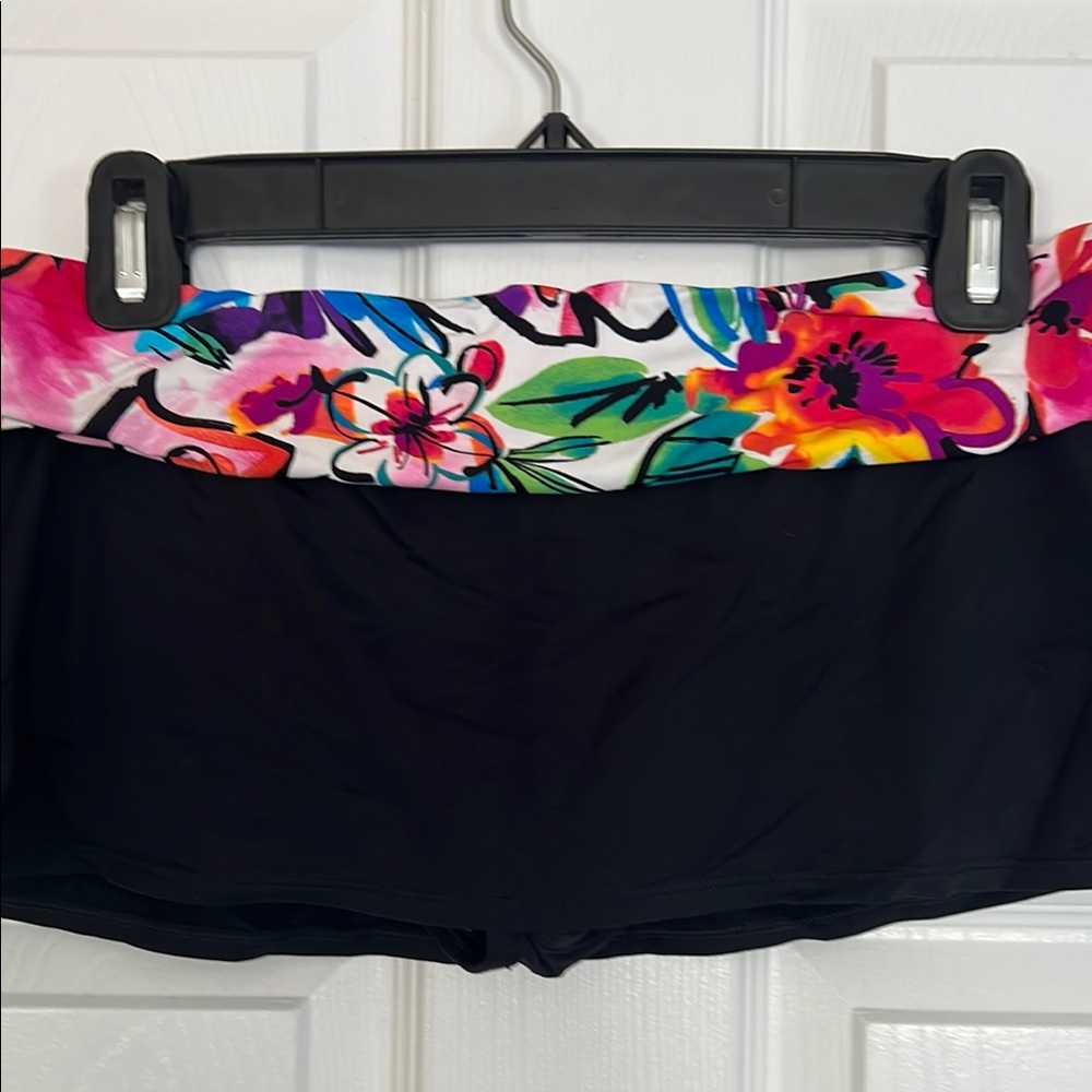 La Blanca Multicolor Floral Swim Skirt Bold waistband and sleek black base size8